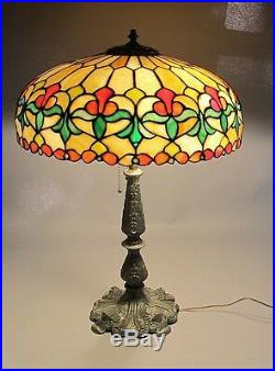 Gorgeous UNIDENTIFIED Antique American 25 Leaded Stained Glass Lamp c. 1915